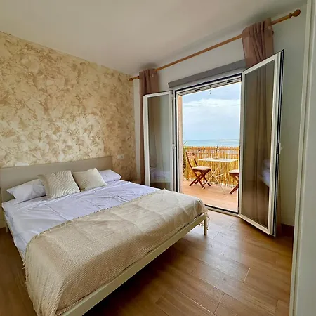 360 Sea View Beachfront 2 Bedrooms