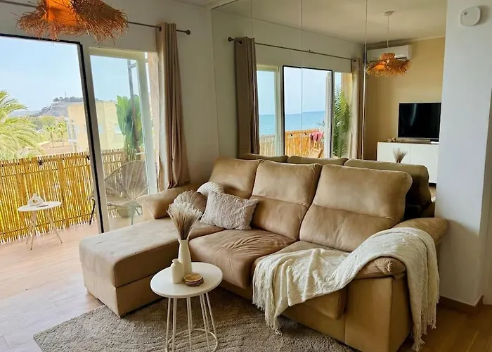 360 Sea View Beachfront 2 Bedrooms *