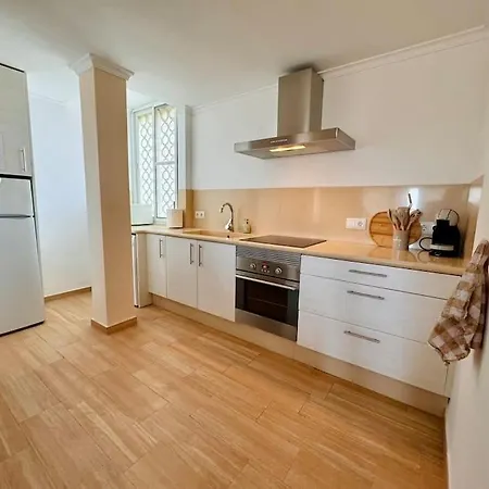 360 Sea View Beachfront 2 Bedrooms Apartment *