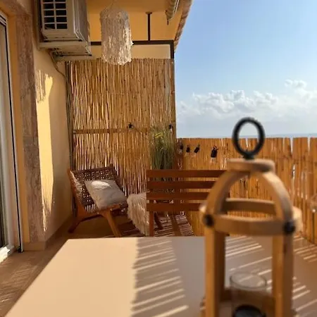 Apartment 360 Sea View Beachfront 2 Bedrooms *