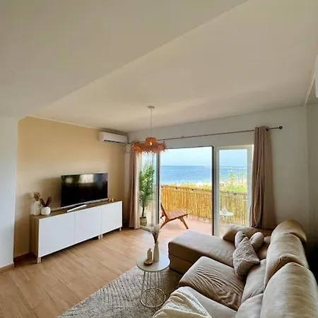 360 Sea View Beachfront 2 Bedrooms *
