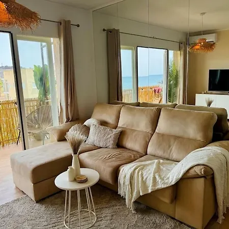 360 Sea View Beachfront 2 Bedrooms *