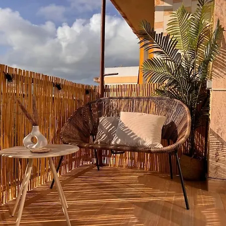 360 Sea View Beachfront 2 Bedrooms شقة دينايا