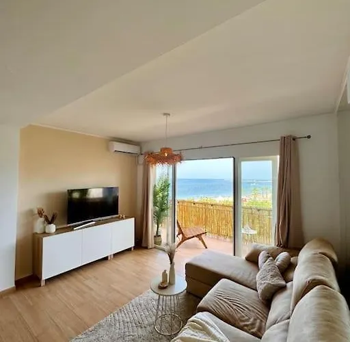360 Sea View Beachfront 2 Bedrooms *
